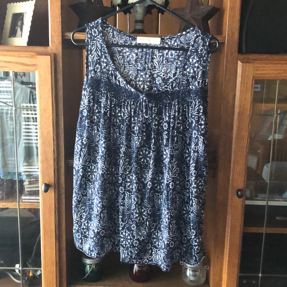 Blue & White sleeveless top